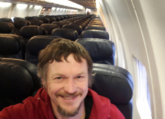 立陶宛男子乘坐飞机的时候惊讶地发现，整架波音737飞机上只有他一人。AP