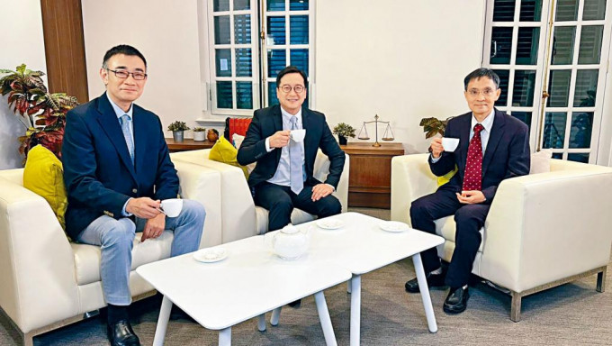 港台节目《国安法事件簿》，新一集嘉宾为法律学者陈弘毅教授（右）。