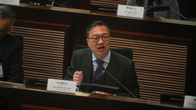 林定国重申23条并无域外效力，仅针对金融机构在香港境内行为。吴艳玲摄