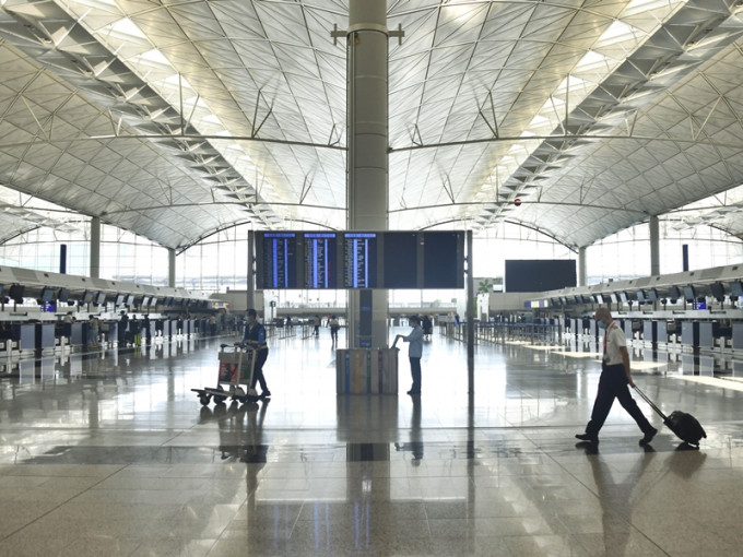 新冠肺炎疫情重挫航空業及航運業。資料圖片