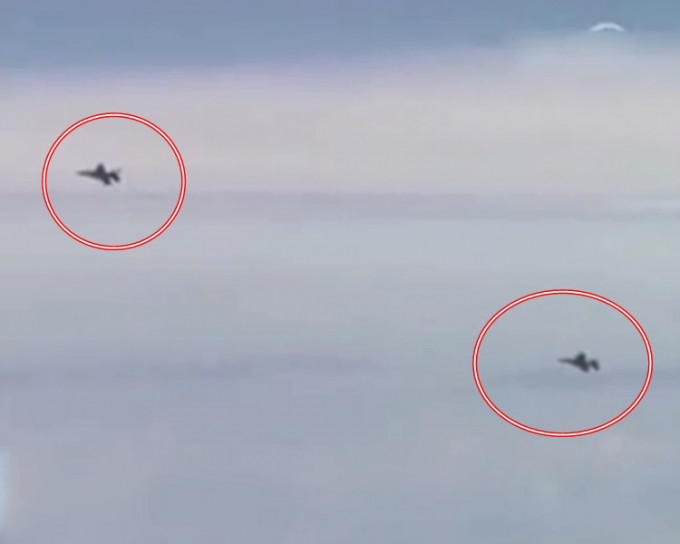 解放軍戰機於福建泉州灣附近繞台巡航，與台灣F-16戰機對峙。央視畫面