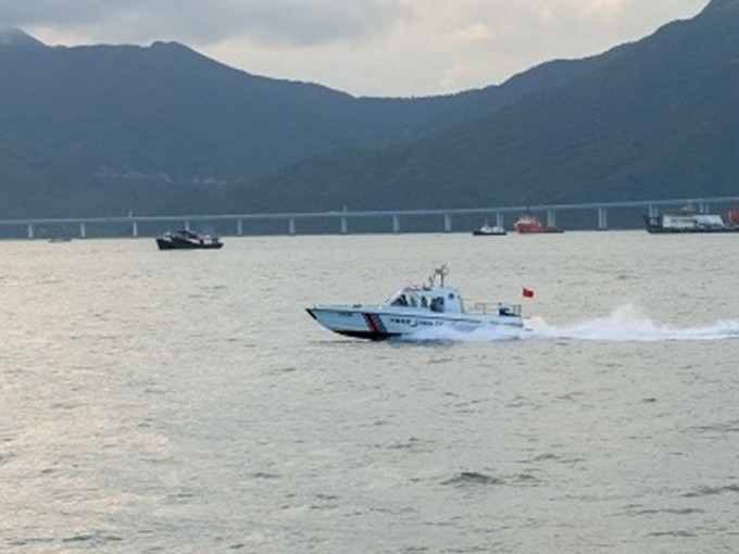粵海警局打擊海上走私等違法活動。