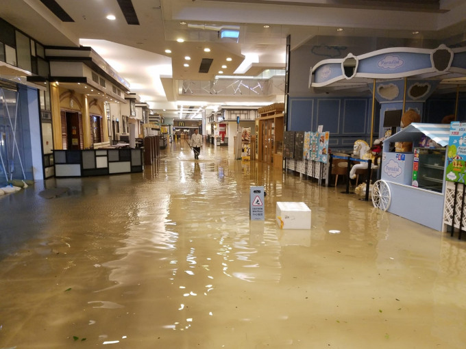 杏花邨商場水浸。