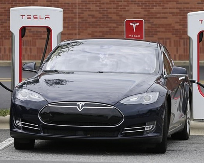 Tesla车主投诉在严寒时无法正常开车。AP