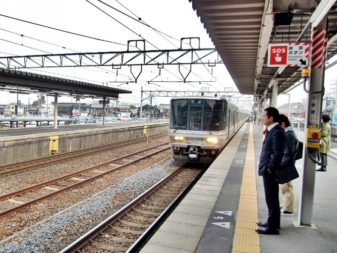 火車提早25秒開出，JR西日本向公眾道歉。