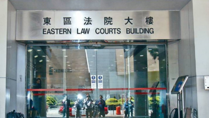 被告今日首次到東區裁判法院應訊。
