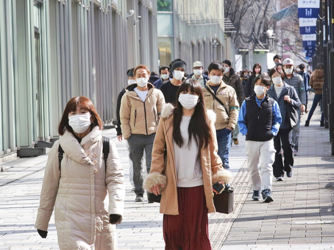 日本將延長10個都府縣的緊急事態宣言至下月7日。AP圖片