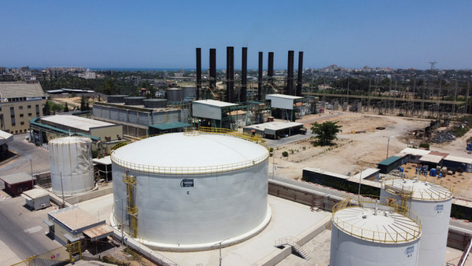 加沙今年7月已因高温面临缺电问题引发抗议。图为加沙的发电厂。 路透社