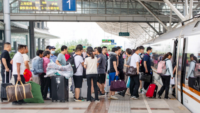 內地今年暑期超過8200萬人次出入境。新華社