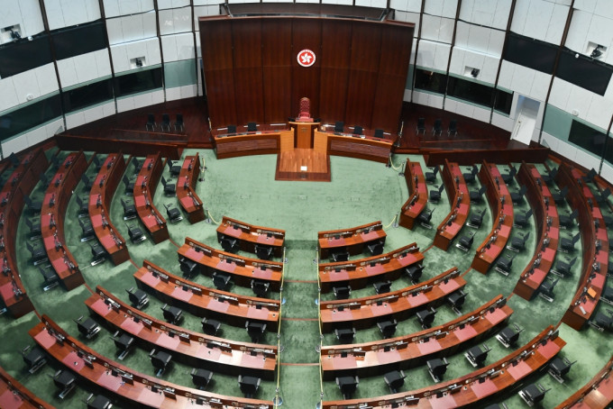 立法會選舉戰幔揭開,新選舉制度下,沒有民主派對壘建制派的形勢,氣氛不如從前般激烈。資料圖片