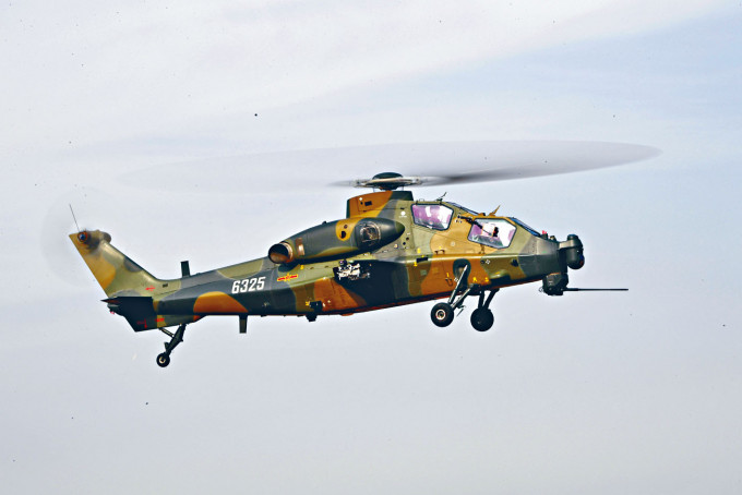 解放军直-10武装直升机。