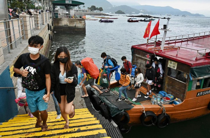 运输署拟开办将军澳至西湾河街渡，每日提供服务船程不逾30分钟。图为西贡街渡 资料图片