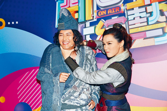 靚湯與蕭正楠為新劇上《開心大綜藝》做宣傳。
