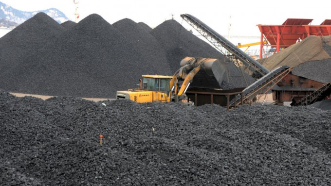 外电报道澳煤多家国企获批恢复进口澳洲煤炭。路透社