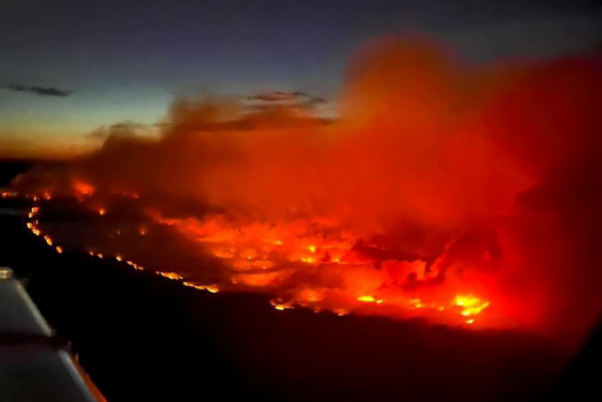 加拿大西部发生山火，已蔓延至约1万公顷面积。路透社