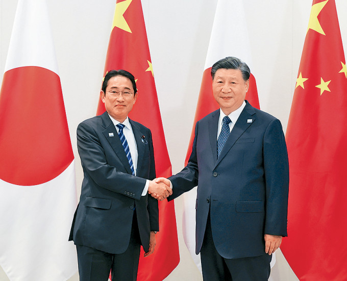 国家主席习近平昨日与日本首相岸田文雄会谈。