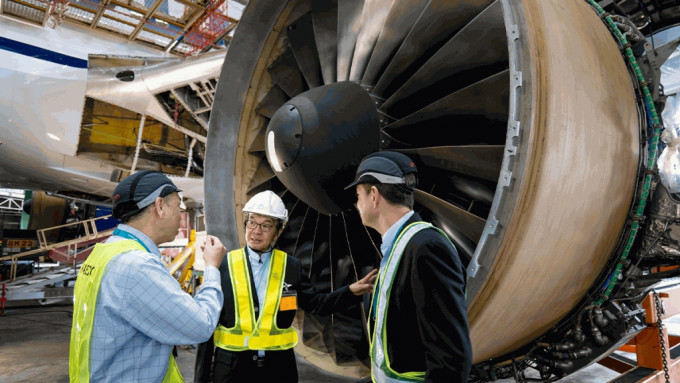 機管局主席蘇澤光到訪香港飛機工程有限公司。機管局圖片