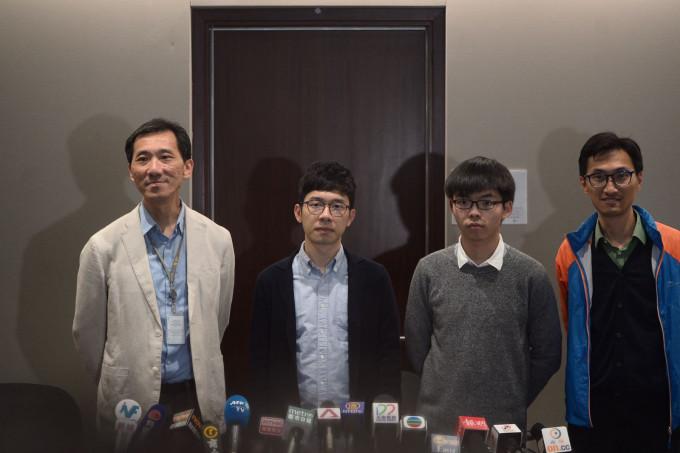 立法会议员姚松炎、朱凯迪及香港众志秘书长黄之锋亦有出席记者会。