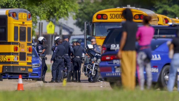 美国德州17岁高中生持枪射杀同学，受害者身中6枪惨死。 AP