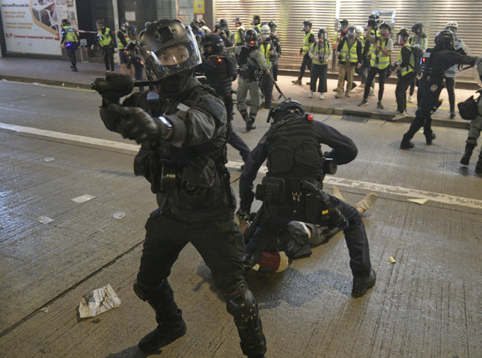 警方當晚在銅鑼灣拘捕多人。 資料圖片