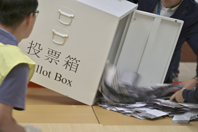 不少流亡海外的香港反对派人士，如前议员许智峯等，呼吁港人总动员投白票，以反制「不义的选举制度」。资料图片