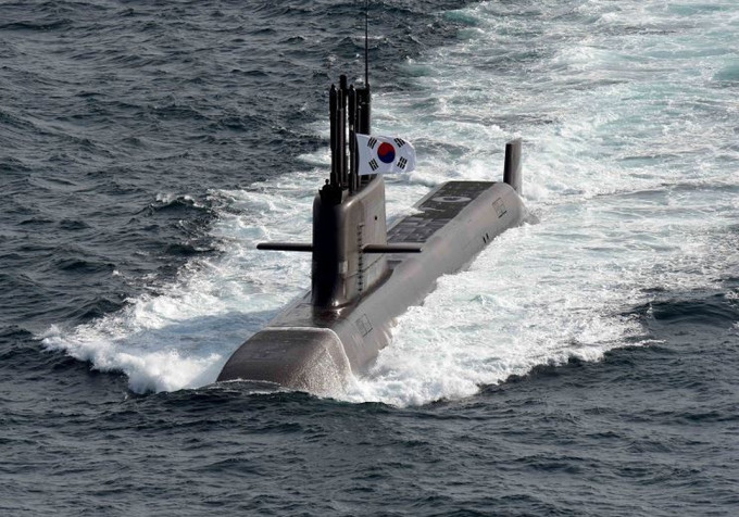 南韓軍方成功在水底試射國產潛射彈道導彈。網圖