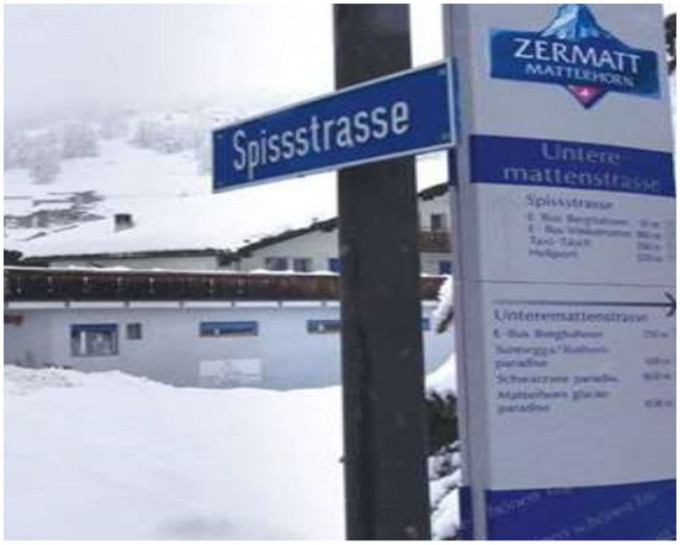 瑞士連日暴雪阻斷阿爾卑斯山度假村的交通。網圖