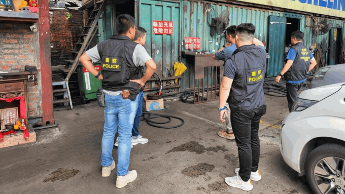 消防联警文锦渡捣非法油站 检逾500公升柴油将检控一男