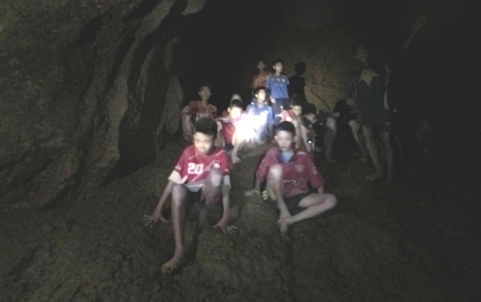 泰国13人仍然被困洞穴。网上图片