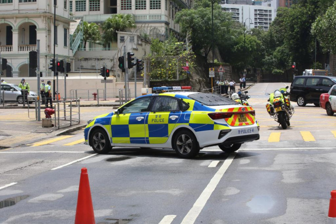 警方将现场一段道路封锁。刘汉权摄