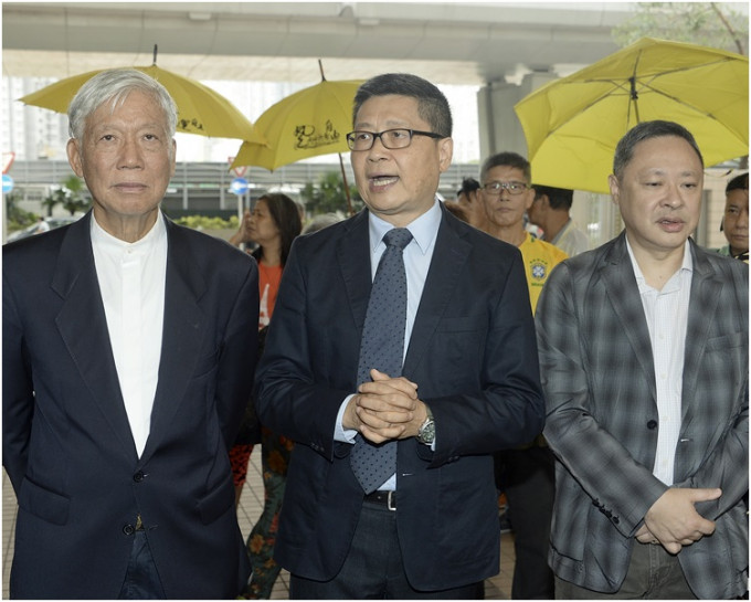 陈健民（中）透露朱耀明（左）肠道出现问题，不会参与今年的纪念活动。