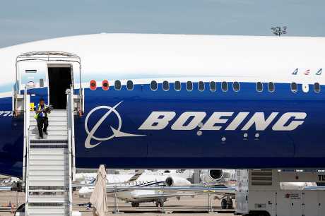 上月中法国巴黎国际航空展上一架波音777客机。路透社