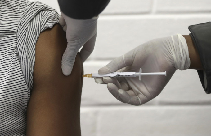 已进入第三期临床试验的牛津疫苗传来喜讯。AP图片