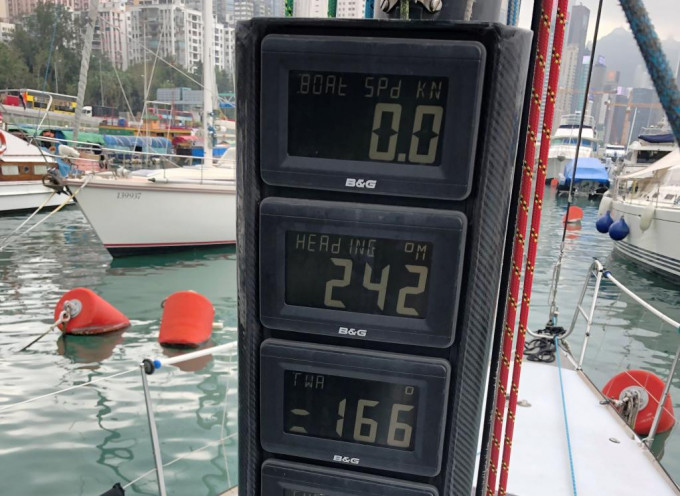 精密儀表有助帆船運動員航行。香港遊艇會相片