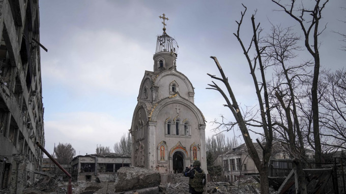 被俄军炮火击中教堂。美联社图片