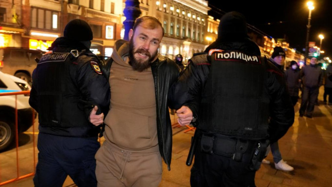 在俄罗斯至少460名示威者被捕。AP