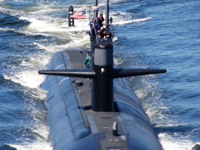 在核动力潜艇舰队服役前，澳洲可能先向美国租用洛杉矶级（Los Angeles-class）攻击潜艇。 （网上图片）