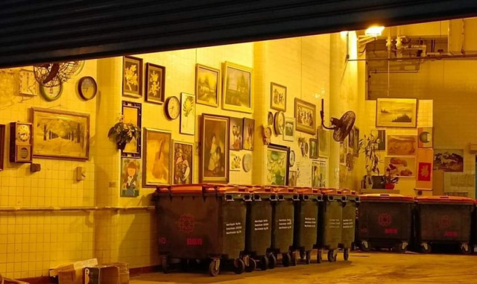 葵涌邨垃圾房︱工友称挂画摆放多年 前区议员：从无发生过问题