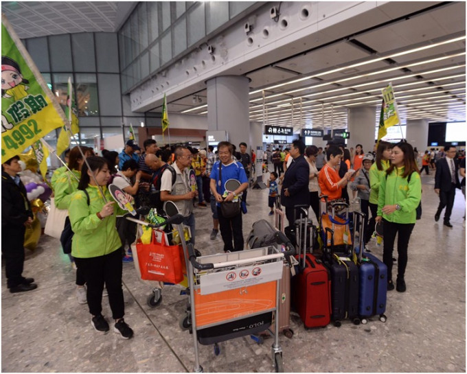 旅议会指很多高铁团都很快满客。