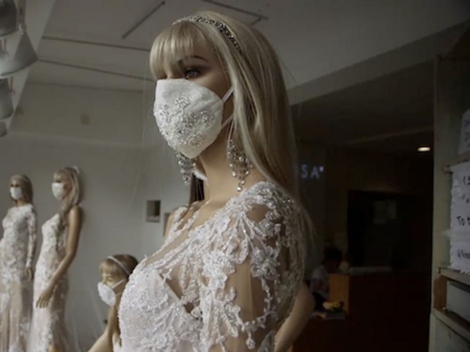克罗地亚婚纱店推出「新娘口罩」。(网图)