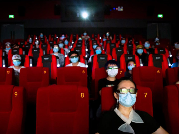 中國電影市場2021年度總票房突破100億元，總觀影人次達2.29億。AP圖片