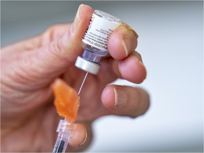 加拿大授权为12至15 岁年龄组别接种辉瑞疫苗。AP资料图片