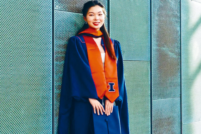 死者Eva Liu上月才从伊利诺大学毕业。