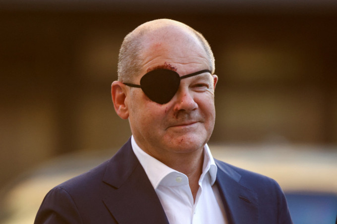 德國總理朔爾茨外出跑步跌傷臉部，右眼要戴上眼罩。路透社