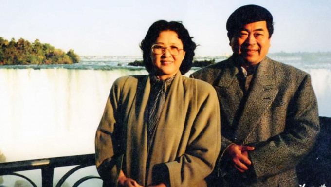 范曾與第3任妻子張桂雲合照。