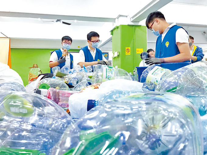 绿领行动由六月底以来，已收集到逾二千九百公斤乾净回收胶。