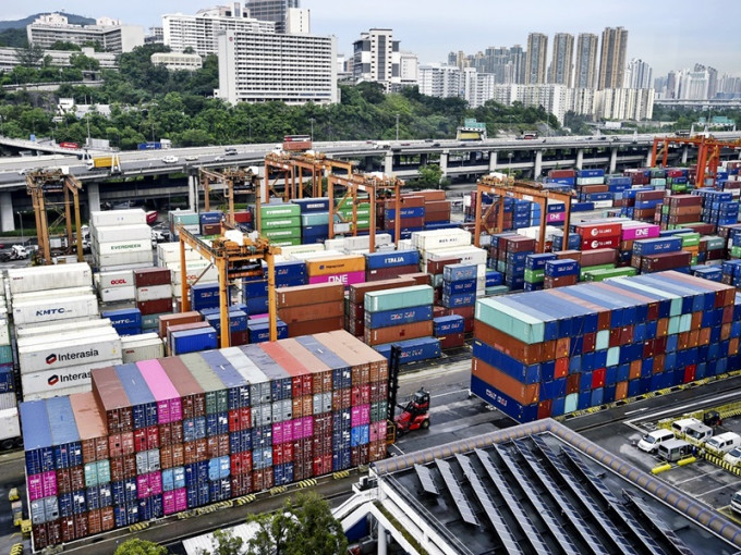 新冠肺炎致经济受压，本港3月整体出口货值按年跌5.8%。资料图片