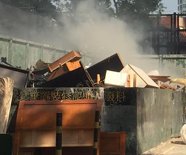 粉岭华明邨康明楼对开装修废料收集处。资料图片
