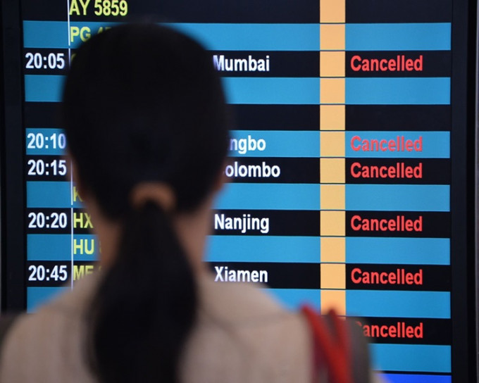 有300航班取消延误。