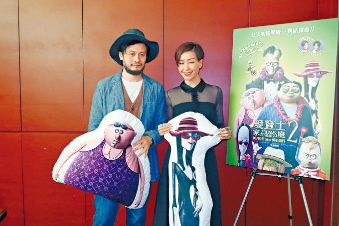 周祉君与伍咏薇声演动画《爱登士家庭2》。